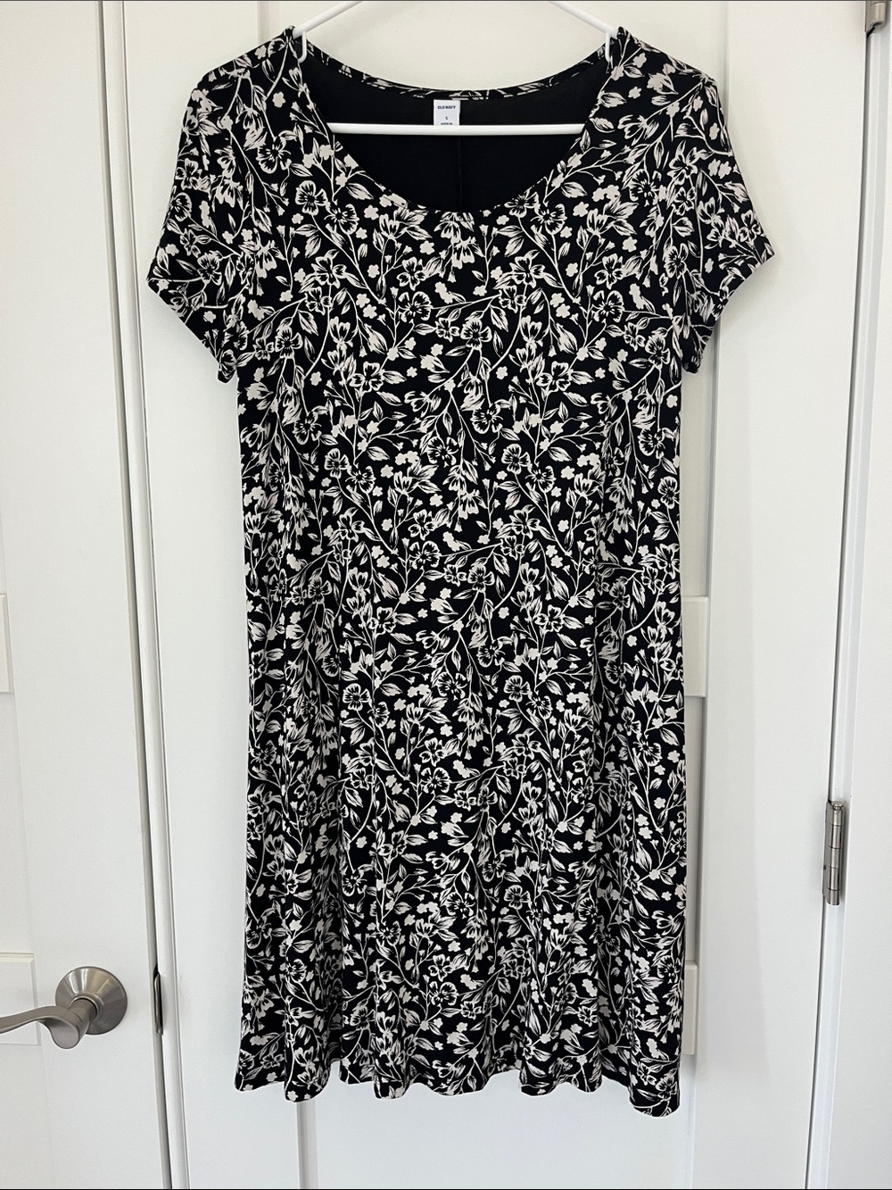 Old Navy Black and White Floral Midi Dress